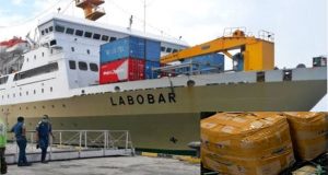 Pam 1 KM Labobar Menolak Saat Polisi Kawasan Pelabuhan Bitung Mengamankan Minuman Keras di Atas Kapal KM Labobar