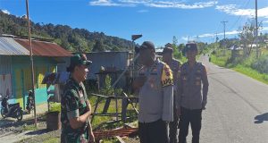 Bersinergi Dalam Melakukan Patroli Jalan Kaki