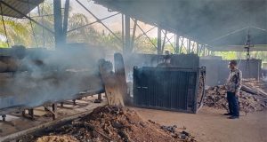 Terus Beroperasi, Pabrik Arang Briket Diduga Kebal Hukum, Camat : Secepatnya Kita Koordinasikan Ke DLH Langkat