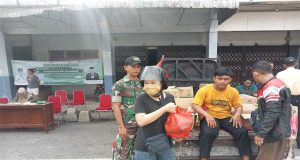 Babinsa kodim 1202-05/SKB Dampingi Operasi Pasar Murah