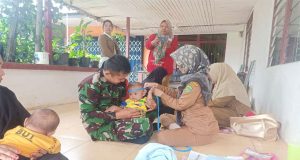 Babinsa Kodim 1202-05/SKB Dampingi Kegiatan Posyandu Balita
