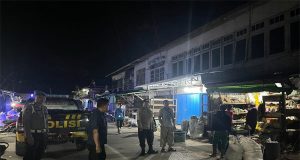 Patroli Dialogis Malam, Polres Sekadau Beri Imbauan Pedagang di Pasar