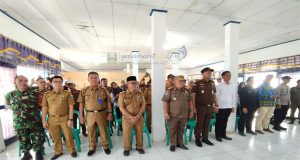 Bupati Pesisir Barat Yang Di Wakili Camat Karya Penggawa Melantik Peratin Terpilih Pekon Menyancang Priode 2023-2029