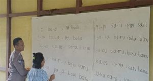 Berantas Buta Aksara, Bapak-bapak dan ibu-ibu Belajar Bersama Bhabinkamtibmas