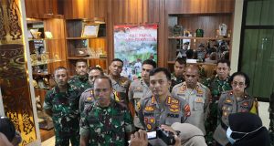 Anggota Polresta Sorong Kota Apel Pagi di Makorem 181/PVT