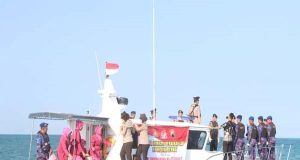 Mengenang dan Menghargai Jasa Pahlawan Yang Gugur, Polres Jepara Gelar Upacara Ziarah Tabur Bunga di Laut