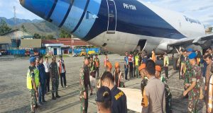 Tim DVI Polda Papua Lakukan Identifikasi Terhadap Jenazah Para Korban Jatuhnya Pesawat Sam Air PK – SMW