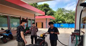 Laksanakan Patroli di APMS, Personil Polsek Badau Sampaikan Pesan Kamtibmas