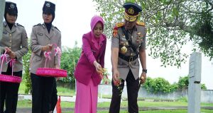 Sambut Hari Bhayangkara ke-77, Polda Kalbar Laksanakan Ziarah dan Tabur Bunga TMP Dharma Patria Jaya