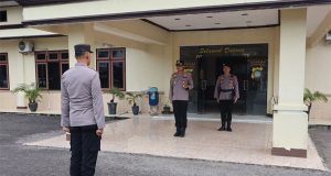 Kapolres Belitung Timur Berikan Penghargaan Personel Polres Belitung Timur Yang Berprestasi