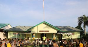 Wujudkan Sinergitas, TNI-Polri Di Putussibau Gelar Latihan Yel-yel Bersama