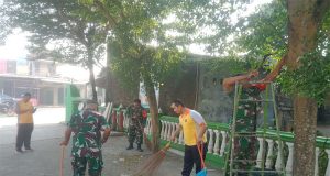 Jalin Sinergitas dan Kepedulian, TNI-Polri Koramil 09 dan Polsek Mlonggo Bergotong Royong Membersihkan Tempat Ibadah
