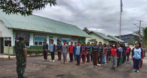 Tanamkan Wawasan Kebangsaan, Koramil 1202-09/Jgb beri pelatihan disiplin kepada anggota Pramuka