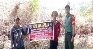 Stop Karhutla, Upaya Babinsa Koramil 1202-03/Sry Menjaga Wilayah Binaan Aman Kebakaran