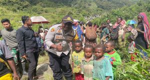 Menerima Saran Dan Masukan Masyarakat Ciptakan Kamtibmas Yang Aman Dalam Program Jumat Curhat