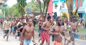 Masyarakat Lani melakukan Prosesi Adat Perdamaian dan menghentikan perang