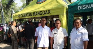 Warga Padati Lokasi Operasi Pasar Murah Di Manggar