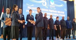 Roberth Rouw, melantik Natalis Tabuni, S.Sos., M.Si dan sejumlah pengurus DPW partai Nasdem Provinsi Papua Tengah
