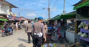 Patroli Dialogis, Regu Siaga Polres Sekadau Tegur Sapa dan Salam Kepada Masyarakat