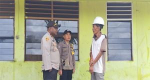 Menerima Saran Dan Masukan Dari Masyarakat Polsek Mapia Lakukan Jumat Curhat