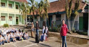 Polres Pesisir Barat Memberikan Materi Tentang Pencegahan Perilaku Menyimpang Kepada Peserta Didik Baru SMA Negeri 1 Pesisir Tengah