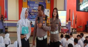 BLT DD Tahap II untuk 36 KPM di Pekon Way Redak Dibagikan