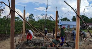 TMMD Imbangan ke-117 Kodim 1202/Skw Memasuki Tahap Pemasangan Batu Bata