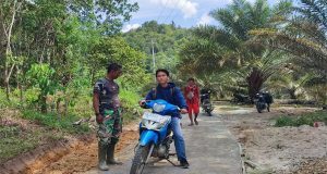 Warga Tersenyum, Jalan yang Dibangun Satgas TMMD ke-117 Imbangan Kodim 1202/Skw Sudah Bisa Dilalui