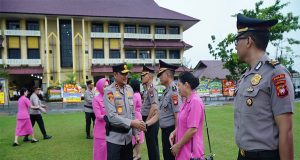 Pimpin Upacara Korps Raport Kenaikan Pangkat Periode 1 Juli, ini pesan Kapolda Kalbar