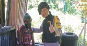 Bhabinkamtibmas Kampung Bomomani Sambangi Warga Binaan Dan Berikan Pesan Kamtibmas