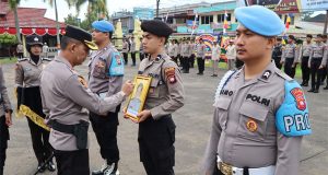 Kapolres Ketapang Pimpin Upacara PTDH In Absentia 1 Personil Polres Ketapang