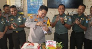 Bentuk Sinergitas Dandim 1202/Skw Berikan Ucapan Selamat HUT Bhayangkara ke-77 Kepada Kapolres Singkawang