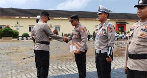Apresiasi Kinerja Personel, Kapolres Belitung Timur Berikan Penghargaan