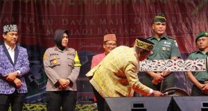 Polres Sintang Berikan Pengamanan Puncak Pekan Gawai Dayak Ke 10