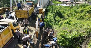 Polri Peduli Lingkungan, Polres Kubu Raya Bersama Stakeholder Terkait Gotong Royong Bersihkan Sampah