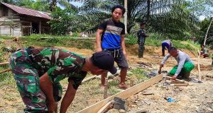 TNI Dan Warga Maksimalkan TMMD Imbangan ke 117 Kodim 1202/ Skw