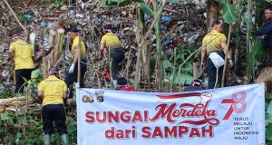 Kapolres Jembrana l Gde Juliana Pimpin Kerja Bhakti Bersihkan Sungai Ijo Gading