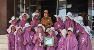 Walikota Prabumulih Ir. H Ridho Yahya, MM Bagikan Hadiah Para Juara Pawai Tahun Baru Islam 1445 H BKPRMI