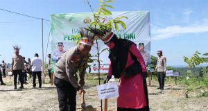 Wakapolda Papua Ajak Semua Pihak Bersinergi dalam Penanaman Bibit Pohon untuk Generasi Mendatang