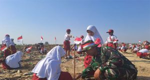 Dukung Kegiatan Penghijauan Polres Jepara, Kasdim 0719 Ikut Tanam 1.000 Pohon di Pantai Bulak Baru