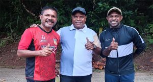 Ketua Umum Persewar Perpanjang Kontrak Bersama Coach Eduard Ivakdalam