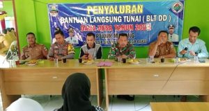 Peratin Pekon Marang Serahkan BLT-DD Kepada 33 KPM