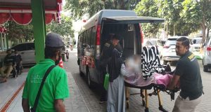 Tim Sidokkes Polres Jepara Layani Masyarakat Dengan Mobil Ambulans