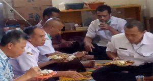 Jajaran RSUD Dr Soetrasno Rembang, Beri Ucapan Selamat Ulang Tahun Yang Ke-44 Pada Kabid Baru