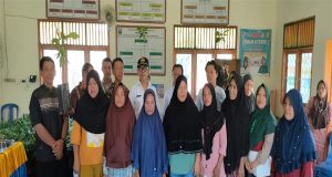 Pemerintah Pekon Lintik Bagikan 1000 Bibit Alpukat Kepada Masyarakat