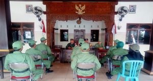 Sambut Hari Kemerdekaan RI Ke-78, Para Linmas Desa Kedungleper Tingkatkan Pelatihan PBB