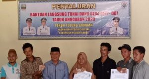 Pemerintah Pekon Tulung Bamban Kecamatan Pesisir Selatan Bagikan Dana BLT dd Tahun 2023