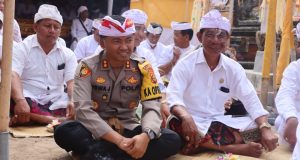 Kapolres Jembran di Giat Persembahyangan Mupuk Pedagingan Ngenteglinggih Pura Puseh dan Desa Penyaringan