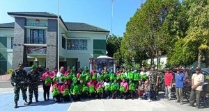 Para Seorang Tukang Becak di Rembang Menyerbu ke Markas Kodim