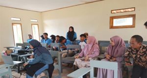 Yayasan IKDD Monitoring Ke Yayasan PKBM Perintis Dalam Materi Kemitraan Keterampilan Menjahit